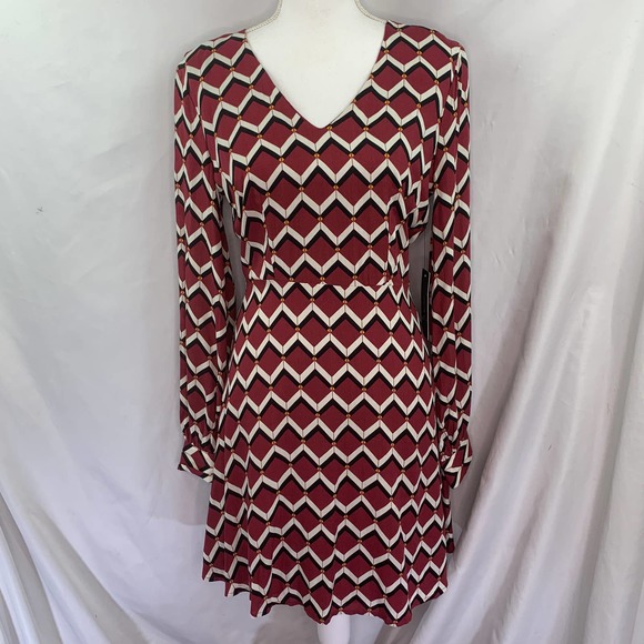 Lulus Burgundy Zig Zag Casual V Neck Long Sleeve Dress NWT Size S - Picture 2 of 6